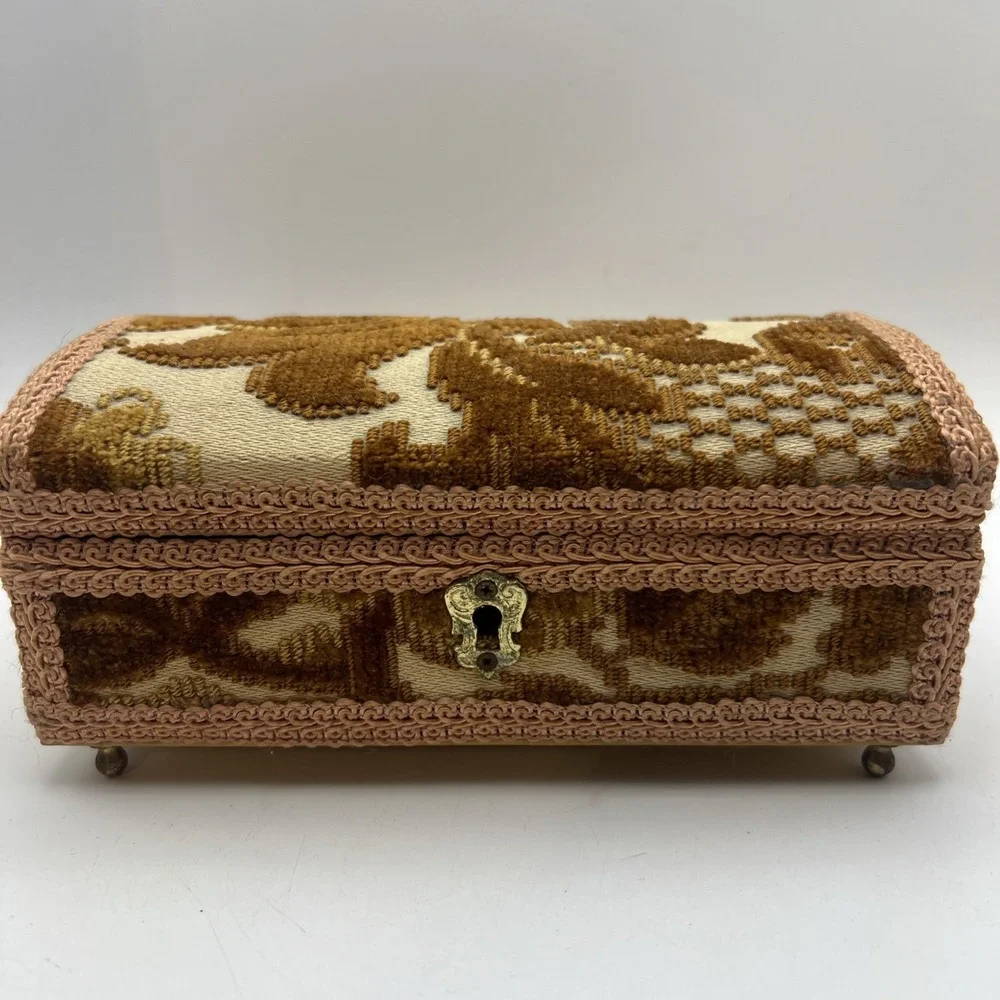 VTG Schmid Bros Tapestry Musical Jewelry Box Love Story Japan WORKS W/ Key 70's